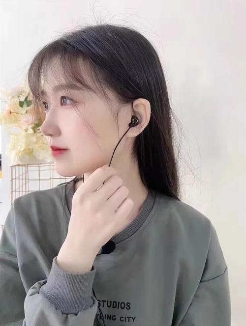 快手录唱歌都带着耳机