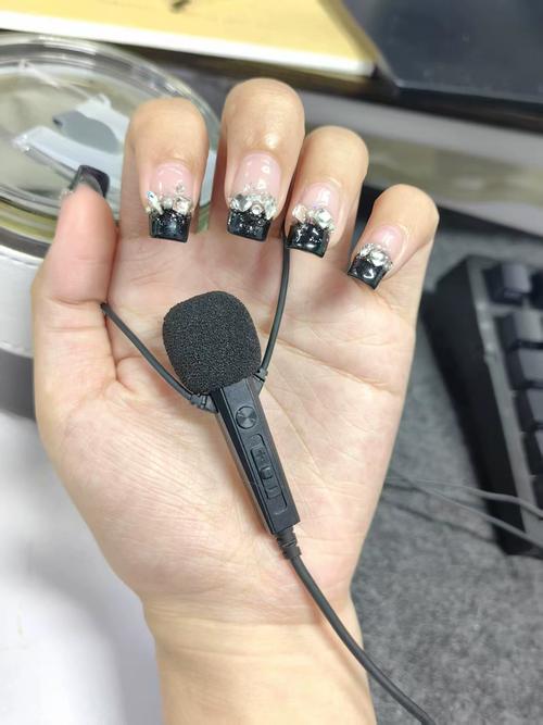 快手录唱歌都带着耳机