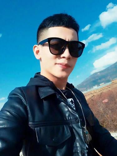 快手红人吴迪正面照片