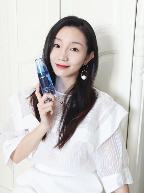 抖音上推销vc水的女孩