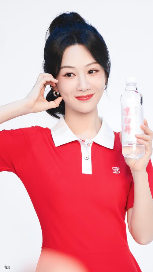 抖音上推销vc水的女孩