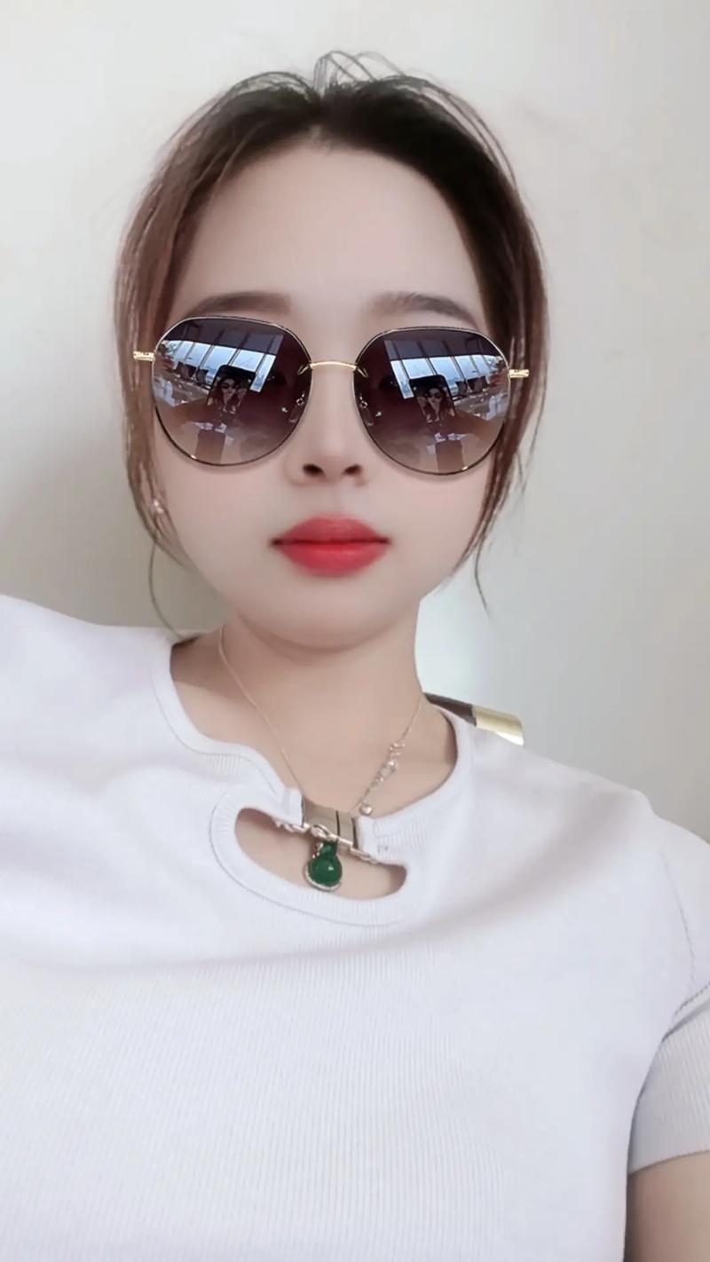 快手最后加墨镜的特效