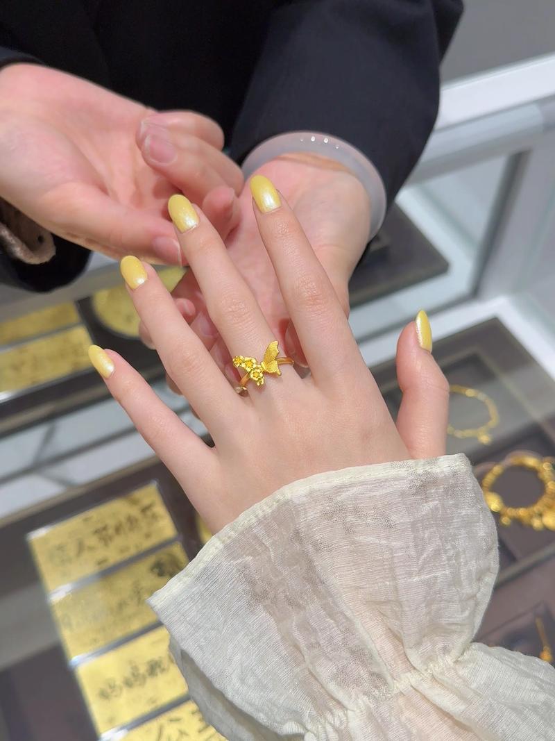 抖音上可以拆卸的金戒指