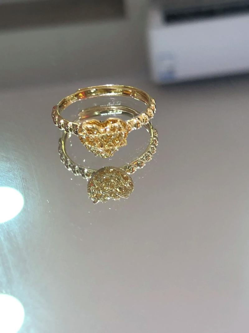 抖音上可以拆卸的金戒指