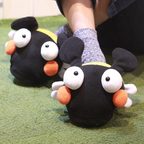 抖音一踩耳朵会动的拖鞋