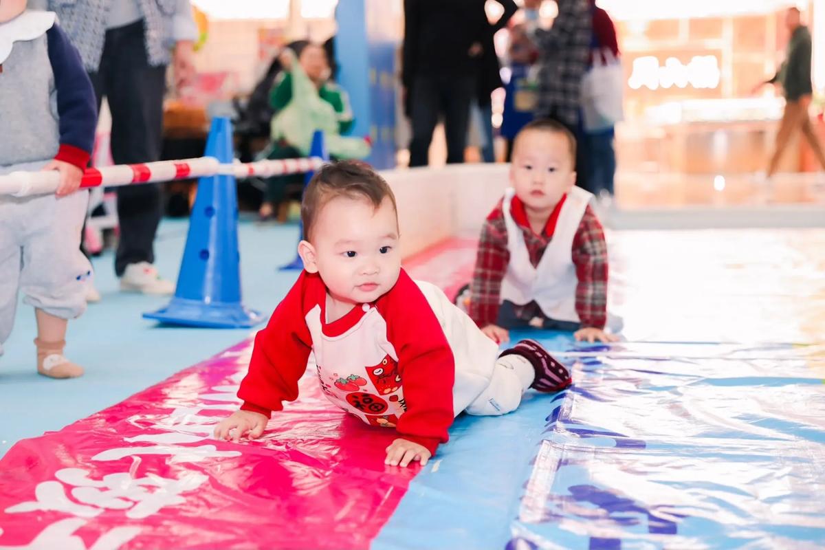 抖音里面宝宝爬行的游戏