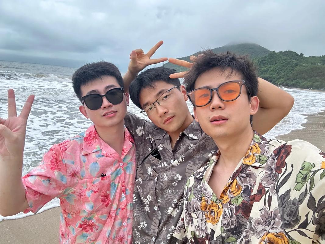 快手用拖鞋唱歌的lt