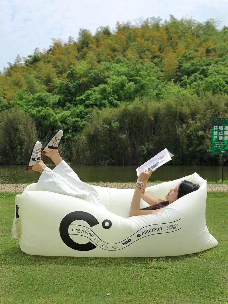 快手用拖鞋唱歌的lt