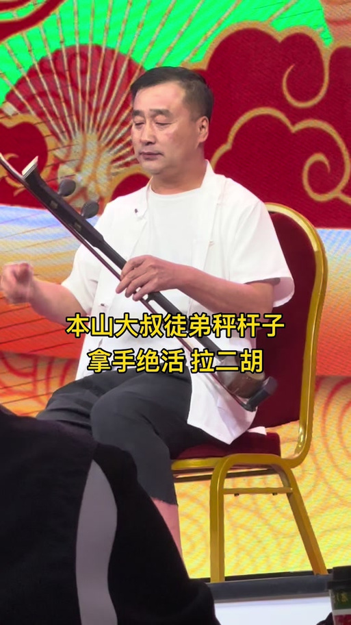抖音吹萨克斯跳舞的小品
