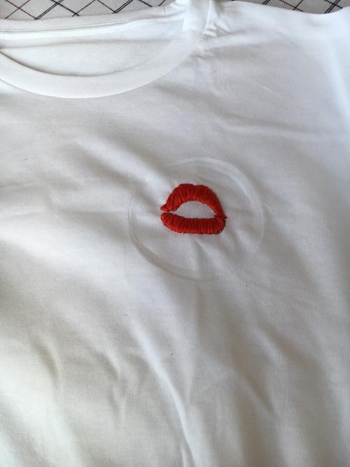 抖音diy口红印的衣服