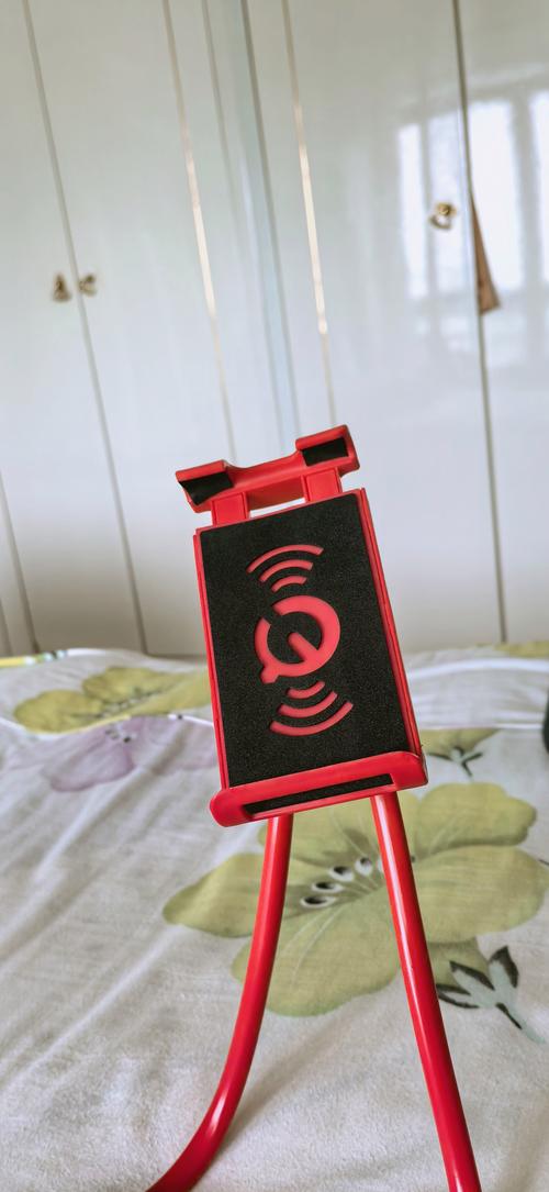 抖音利用充电线悬挂手机