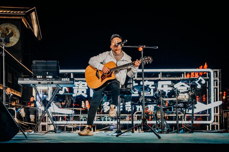 快手街头唱歌图片大全