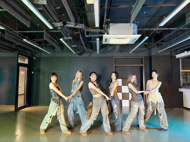 抖音团队游戏 手舞足蹈