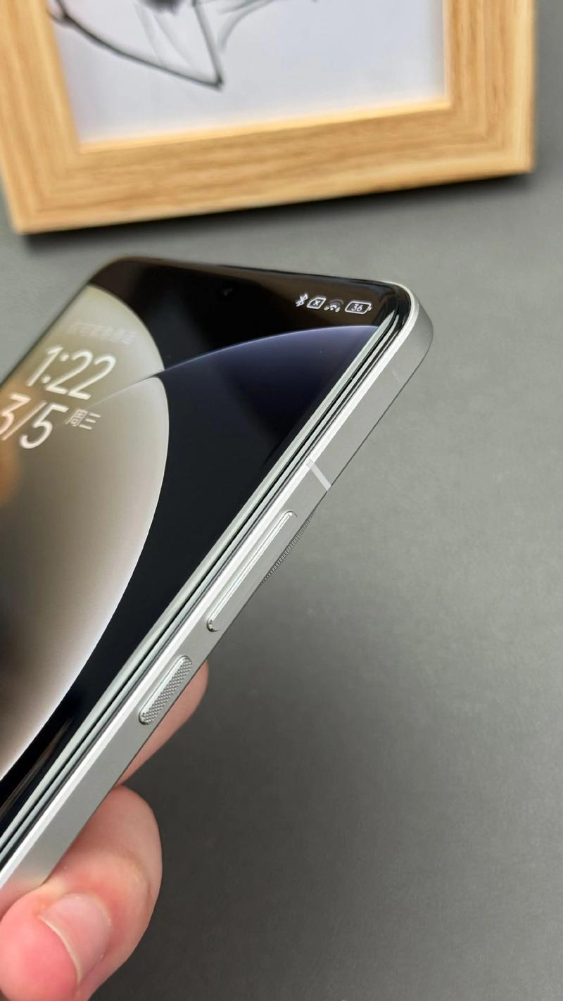 抖音一张钢化膜变手机