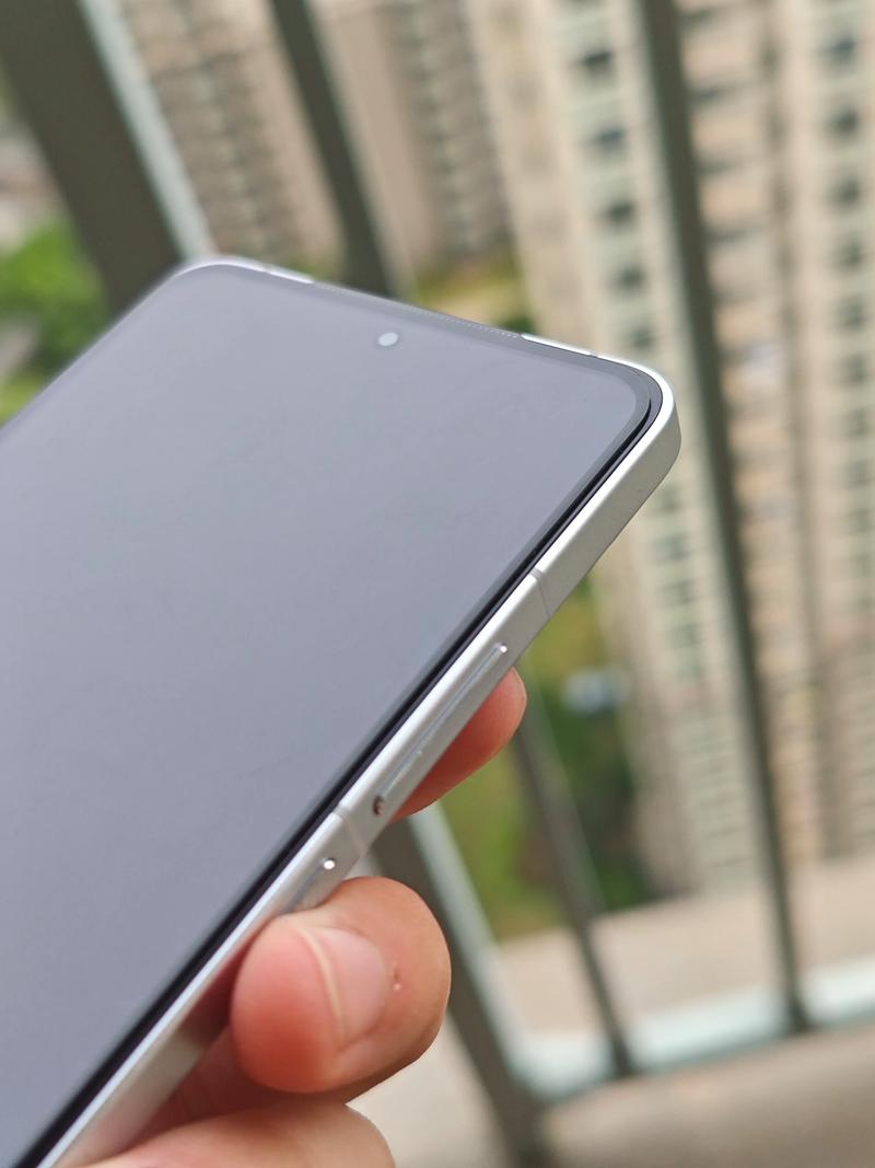 抖音一张钢化膜变手机