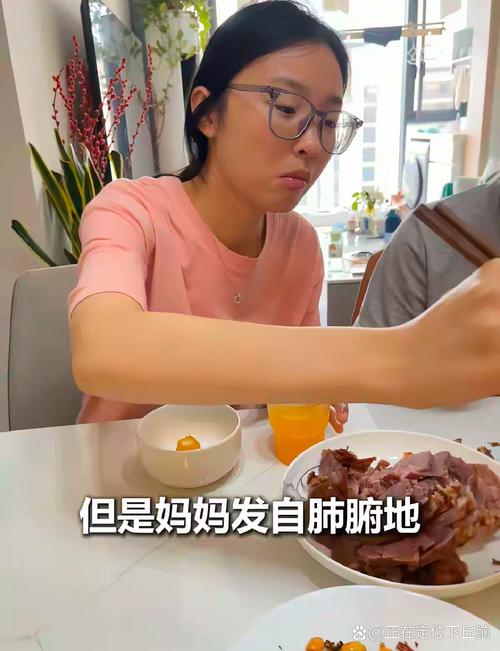 在同学家干了她妈直播