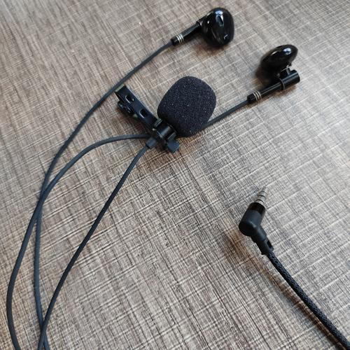 直播用的麦克风和耳机