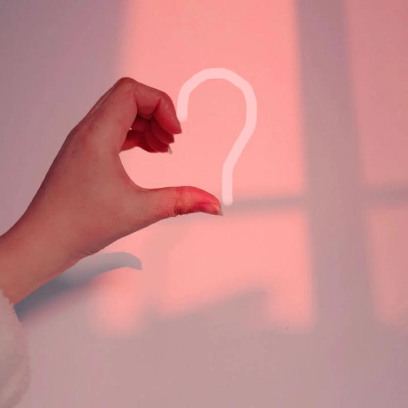 抖音上发的手指头桃心