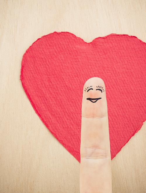 抖音上发的手指头桃心