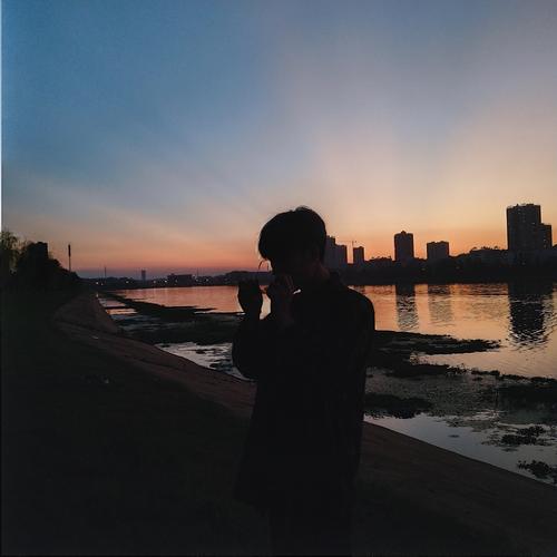 快手怎么设置封面黑色