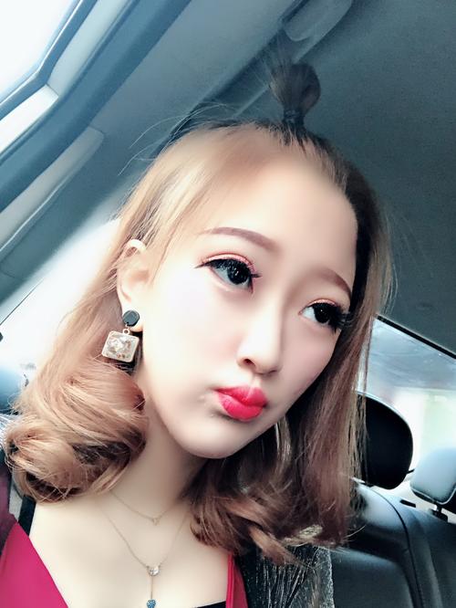 快手小碗妹妹眼睛图片