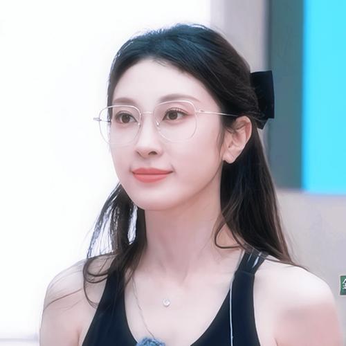 快手小碗妹妹眼睛图片