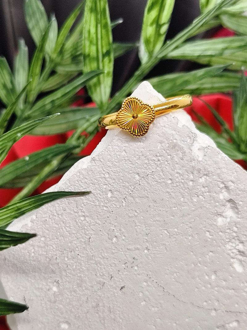 抖音里面的四叶草戒指