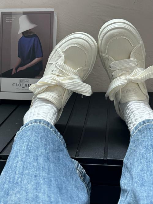 抖音很火的白色帆布鞋