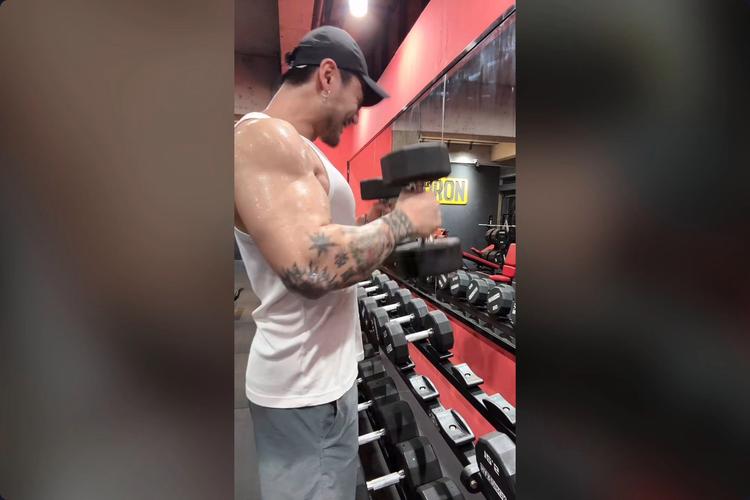 北美大胡子叔瞎子直播