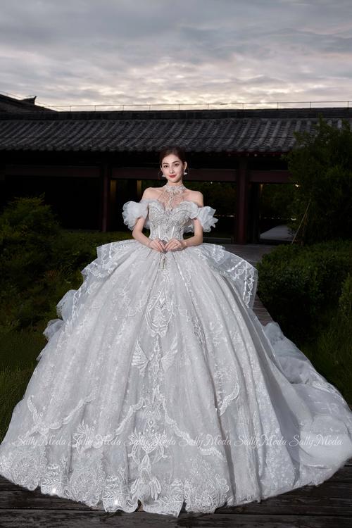 抖音同款珠链婚纱拖尾