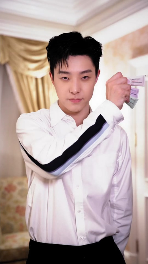 抖音里的张欣尧的衣服