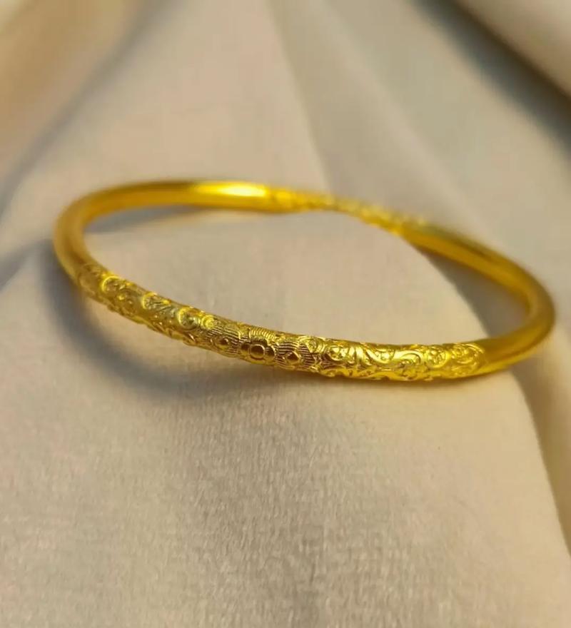 抖音里会卷起来的手环