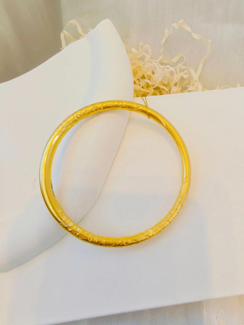 抖音里会卷起来的手环