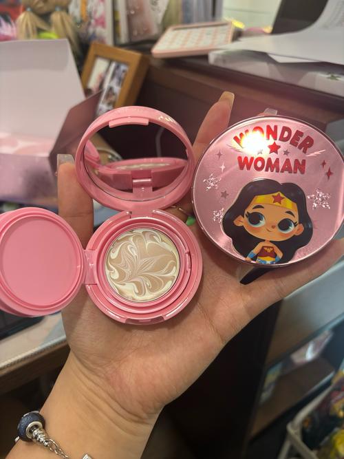 抖音上小小的化妆盒里