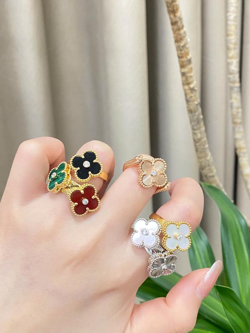 抖音里的戒指 四叶草