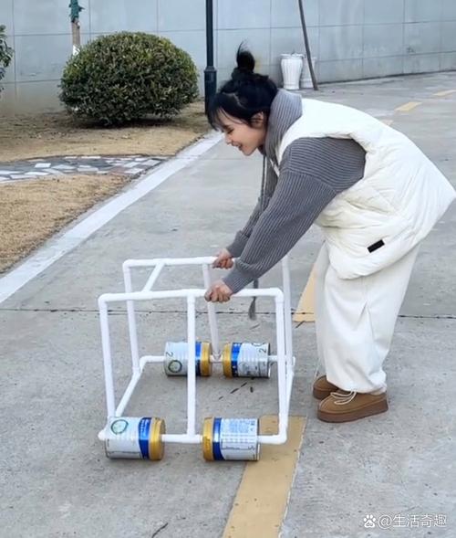 抖音上奶粉罐做摇摇车