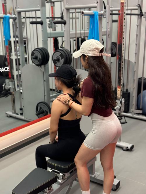 可可直播勾搭健身教练