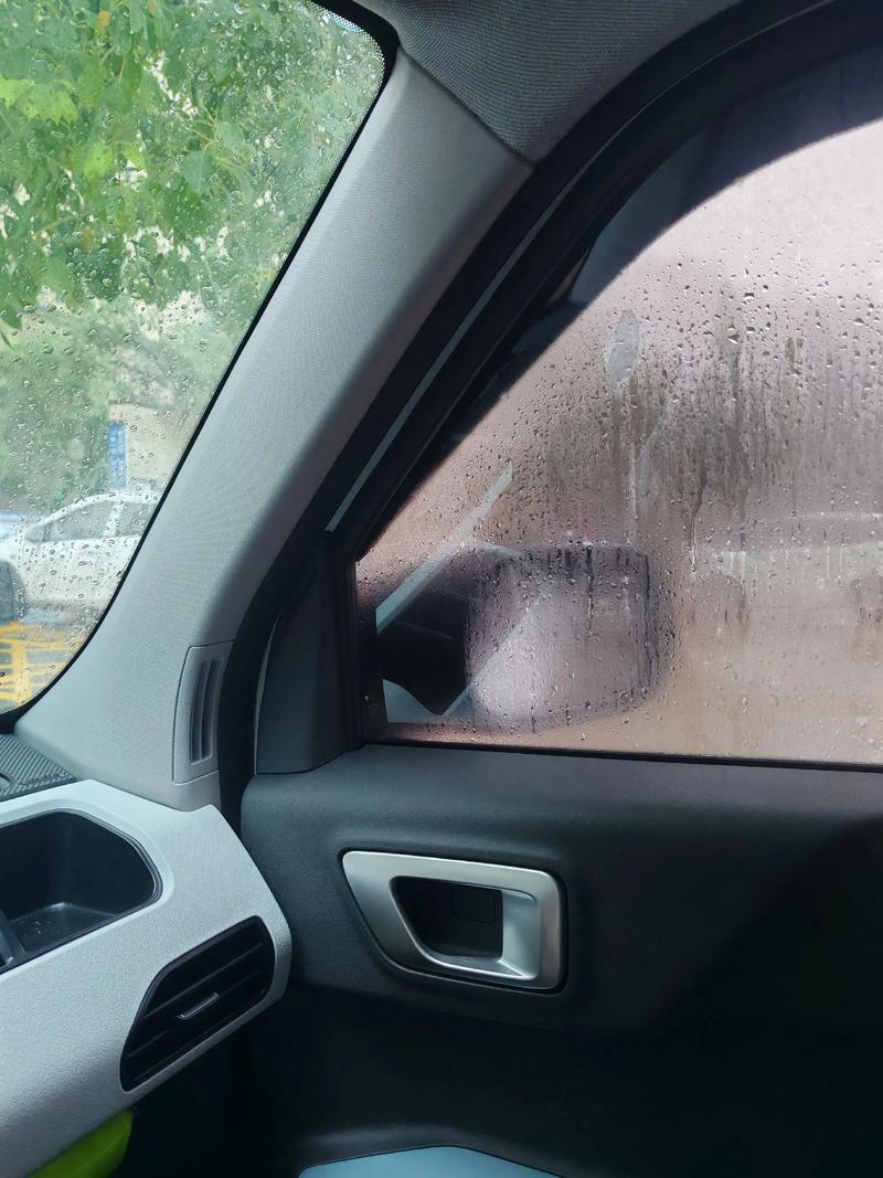 抖音下雨天后车镜防雨