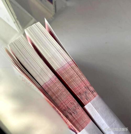 抖音钱从纸巾里抽出来