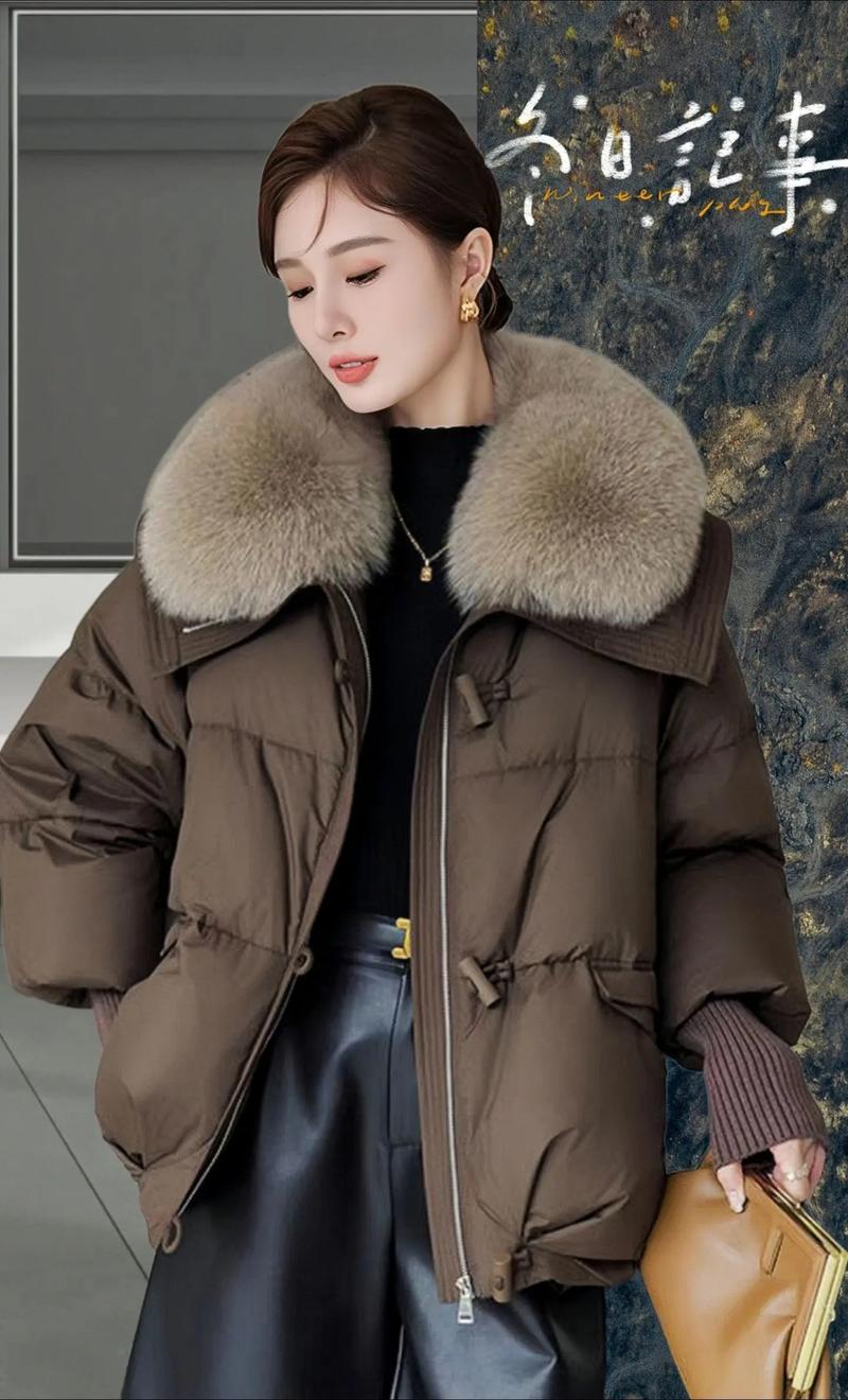 抖音同款大毛领羽绒服