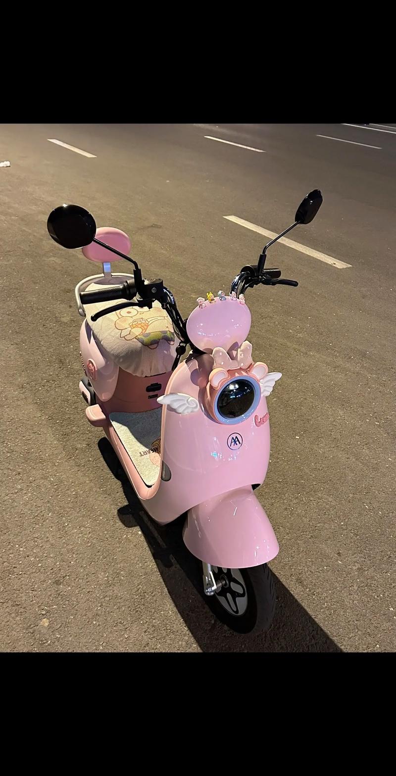 抖音上的可爱的电动车