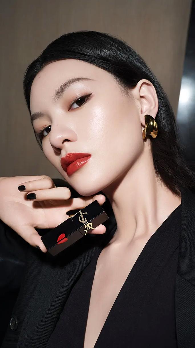 抖音里火的圣罗兰唇釉