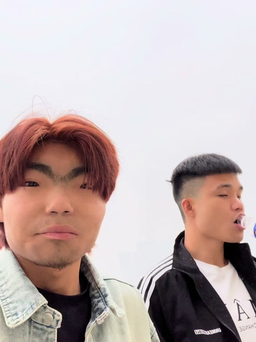农村小伙快手自编说唱