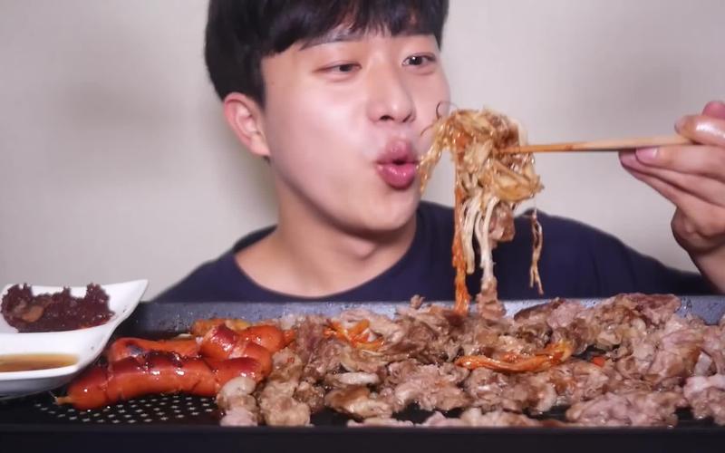 韩国直播吃饭的男主播