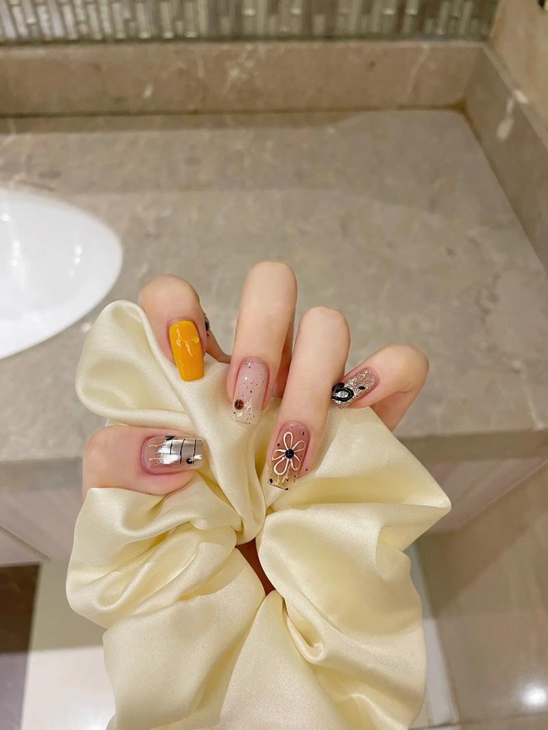 抖音上的假指甲是什么