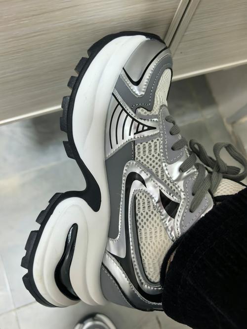 抖音流行内增高运动鞋