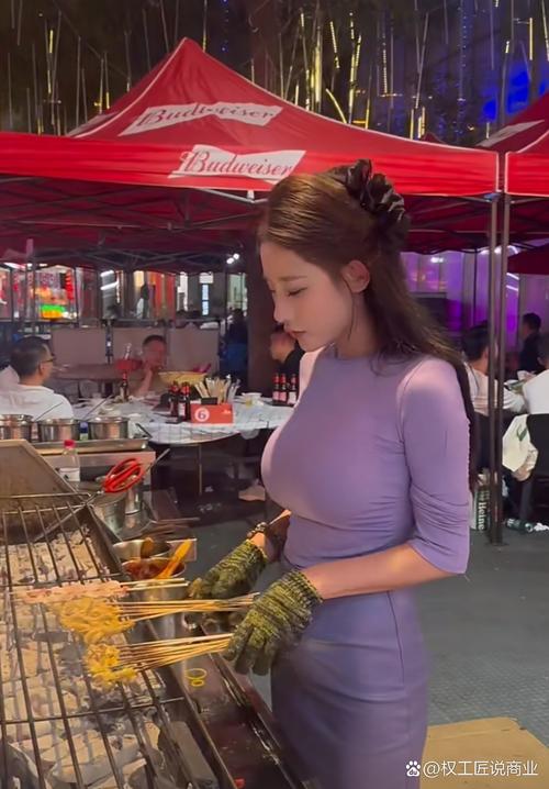 抖音上卖饸烙面的美女