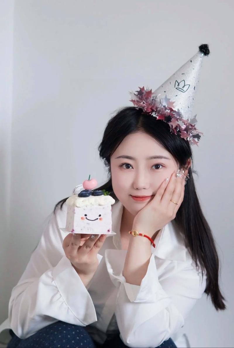 抖音上送生日帽的视频