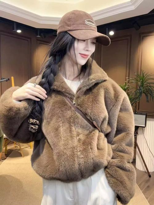 抖音女袄里面都是貂毛