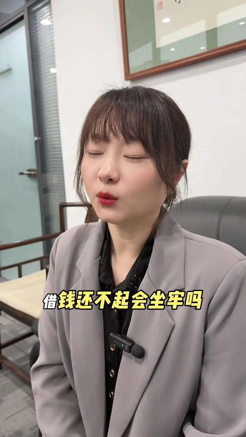 抖音借钱不还被打的女